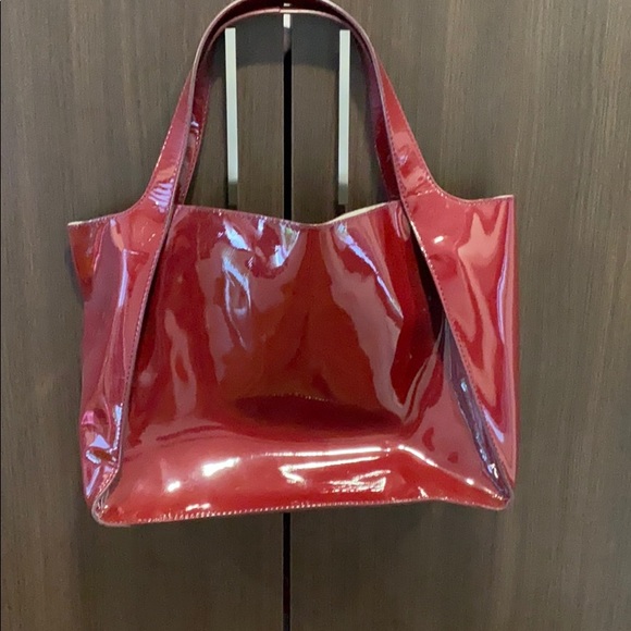 I only use it too times , I have a lot of red bags - Picture 2 of 4